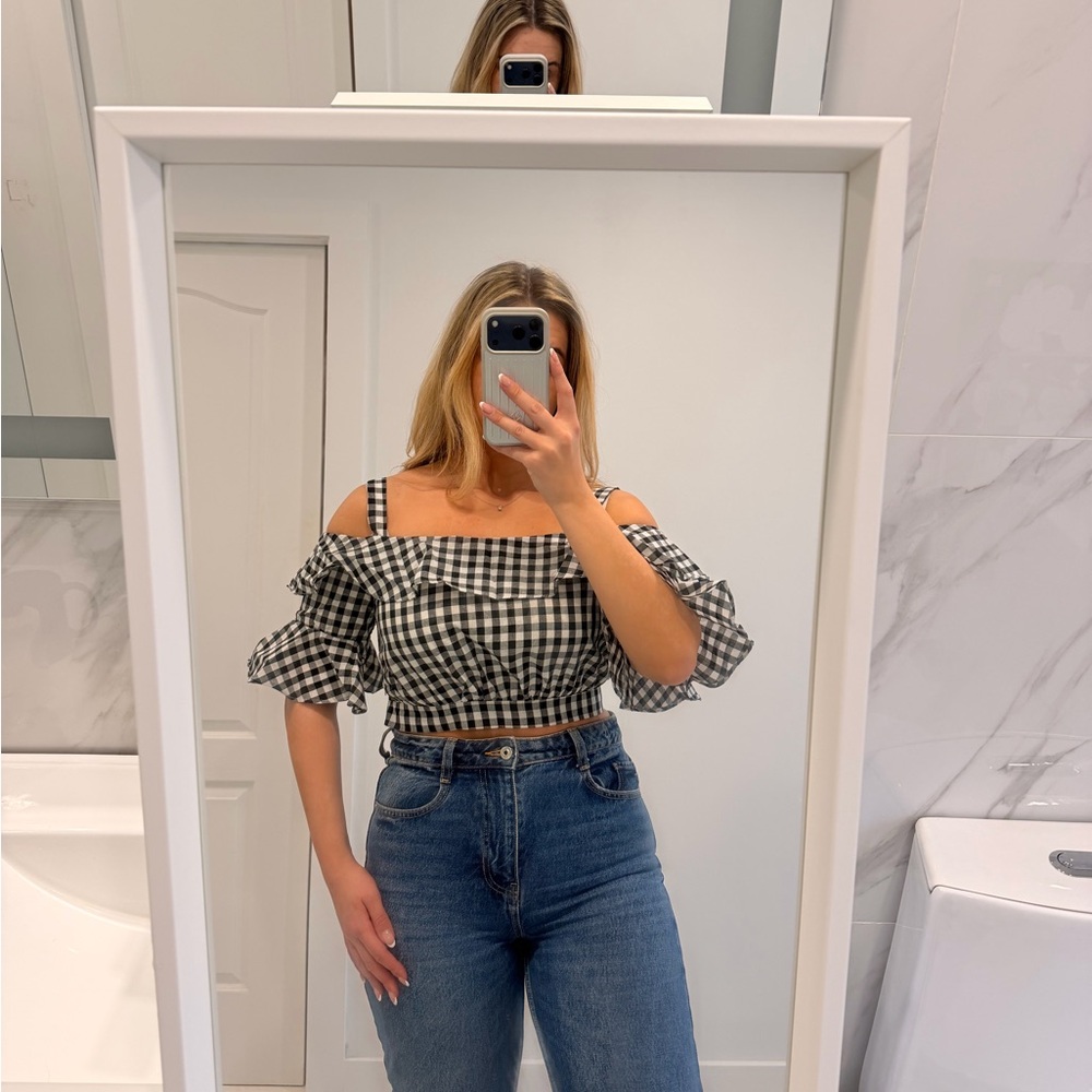 Stylish Gingham Crop Top - Black and White
